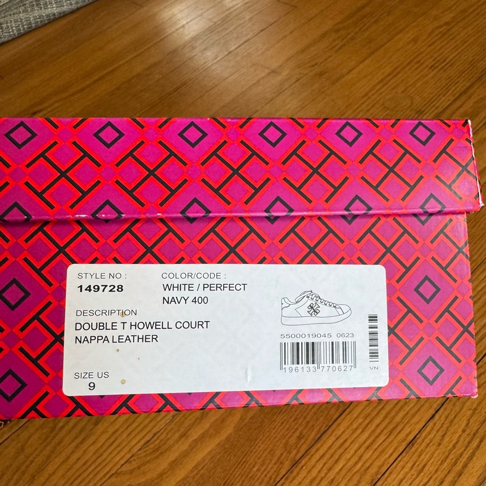 Tory Burch packaging - Picture 5 of 8